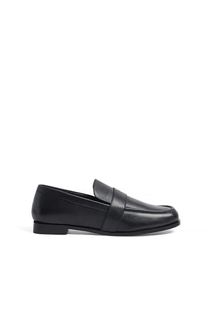 Black Mocasines de cuero con punta cuadrada