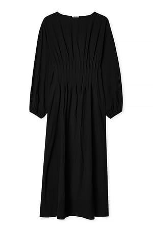 Black Long Sleeve Pleated Midi Dress