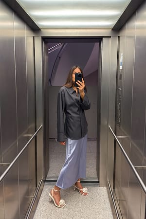 Blue Jupe mi-longue en satin