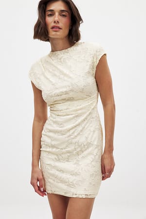 Offwhite Minikleid mit offenem Rücken