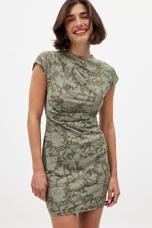 Light Khaki Minikleid mit offenem Rücken