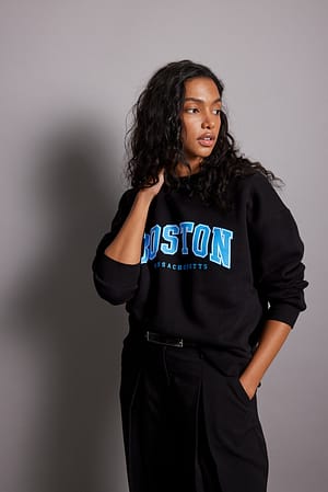 Black Sweatshirt met Boston City print