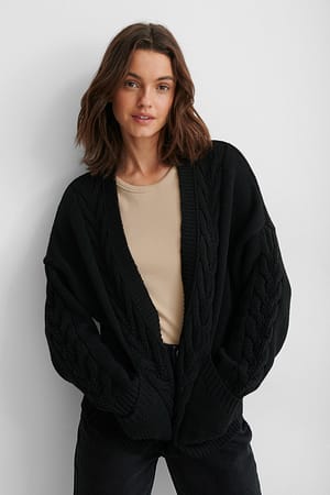 Black Gerecycleerde kort kabelgebreid vest