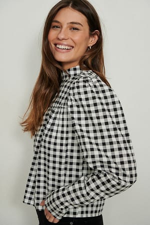 Black/White Check Hochgeschlossene, karierte Bluse