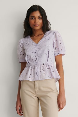 Dusty Lavender Organische Anglaise-Bluse mit Rüschen
