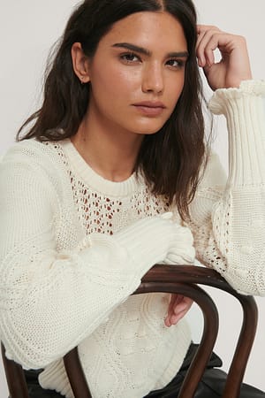 Offwhite Volant Detail Strickpullover