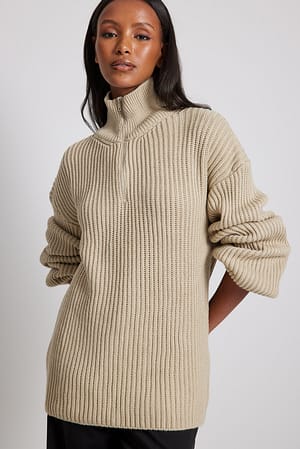 Beige Pull en maille zippé à col haut