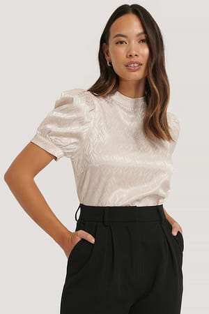 Cream Hochgeschnittenes Top