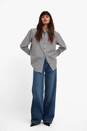Mid Blue Jeans med vidde og høyt liv