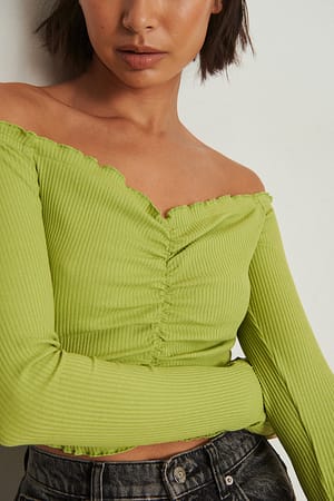 Light Green Geripptes schulterfreies Oberteil mit Rüschen