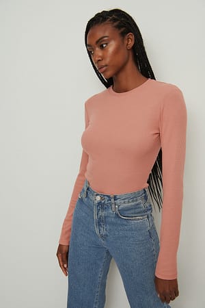 Dusty Dark Pink Recycelt langärmlig geripptes Oberteil