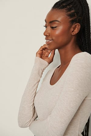 Beige Melange Ribbet top i genanvendt materiale med Scoop-hals