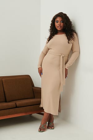 Beige Gerecycleerde geribde jurk met riem