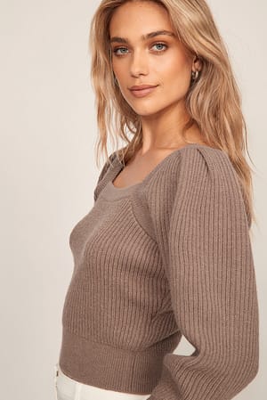 Light Brown Kabelstickad tröja med fyrkantig ringning