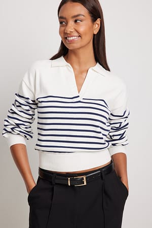 Navy Strickpullover mit gestreiftem Kragen