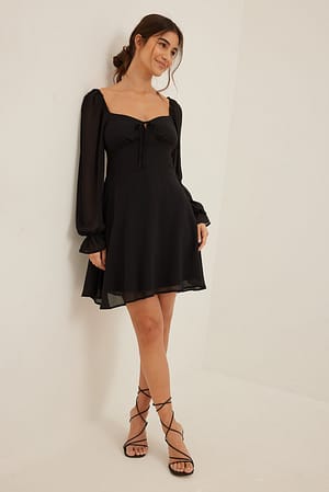 Black Recyklingowana sukienka z długim rękawem i ozdobnym wiązaniem
