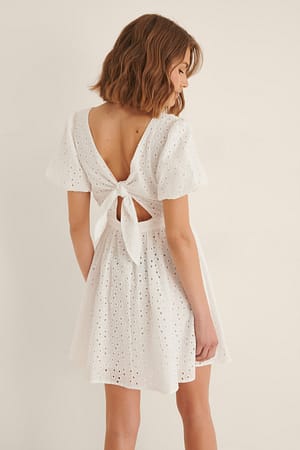White Organische jurk met strik aan de achterkant