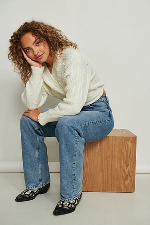 Offwhite Genanvendt kabelstrikket slå om-sweater med detalje