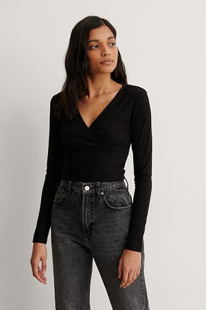 Black Ribtop Med Slå-Om Detalje