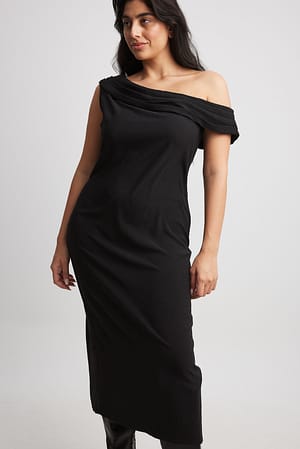 Black Robe mi-longue asymétrique drapée