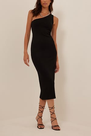Black Midi-jurk met blote schouder