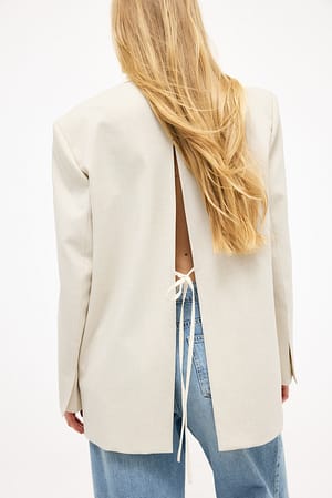 Sand Oversized blazer med åpen rygg