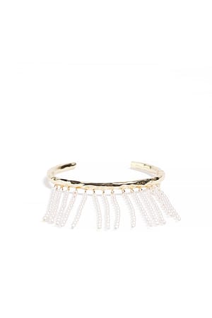Gold hängendes Armband mit Perlendetail