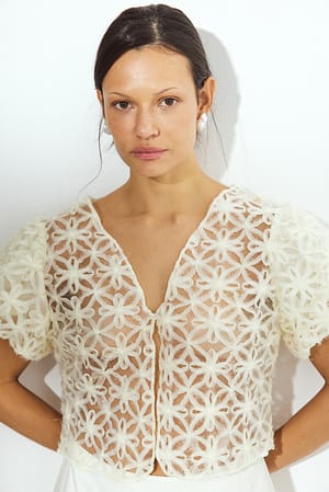 White Blouse en mousseline à manches bouffantes et fleurs