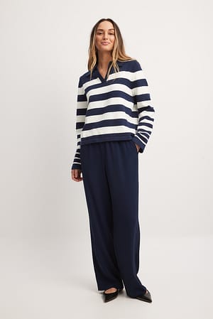 Navy Relaxte Hose mit mittelhoher Taille