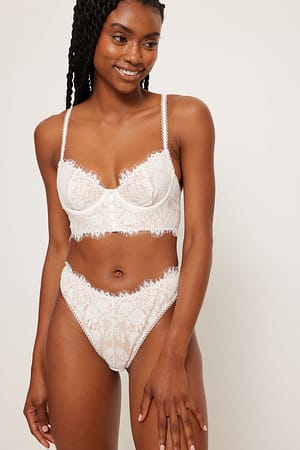 Offwhite Romantic hochgeschnittenes Spitzenhöschen