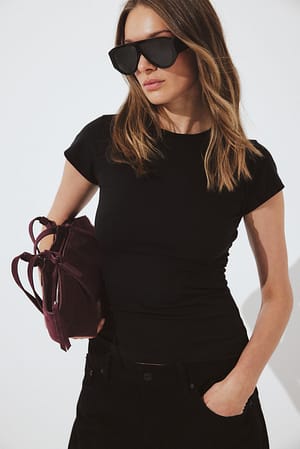 Black T-Shirt mit Rundhalsausschnitt