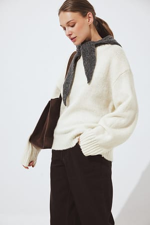 Offwhite Strickpullover aus Wollmischung mit Rundhalsausschnitt