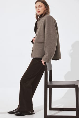 Dark Brown Kort kåpe med avrundede ermer