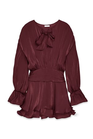 Burgundy Minikleid mit Rüschen und Rüschen an der Taille