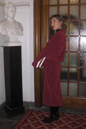 Burgundy Midiskjørt i imitert semsket skinn