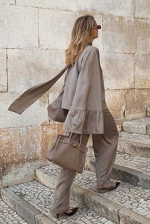 Light Brown Blouse met sjaaldetail