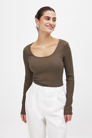 Image 2 of 4