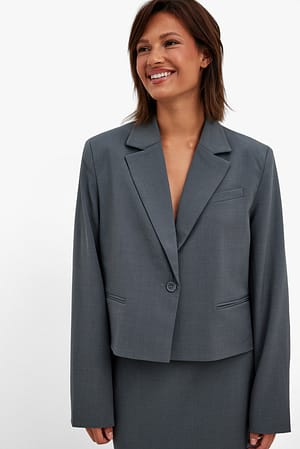 Mid Grey Kurzer taillierter Blazer mit geradem Schnitt