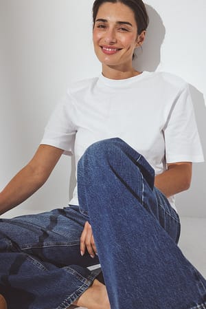 White T-Shirt mit Schulterpolstern