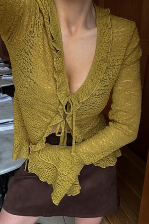 Green Oberteil aus Spitze mit Volantärmeln