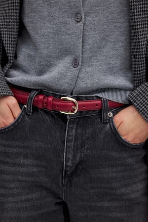 Burgundy Tynt belte i skinn