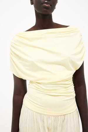 Light Yellow Haut Soft Line drapé