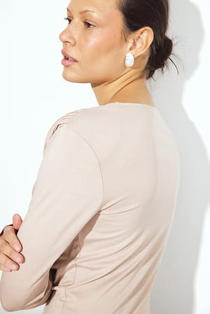 Image 2 of 7