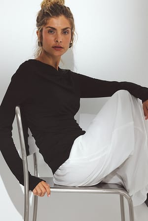 Black Soft Line Twisted Top