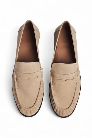 Beige Loafers aus weichem Wildleder