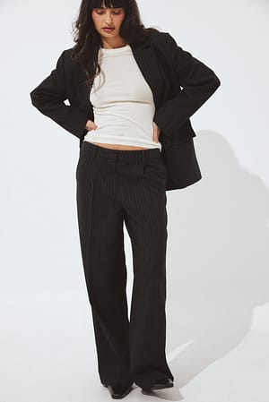 Grey Stripe Strukturierte, gestreifte Anzughose mit niedriger Taille