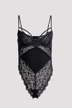 Black Body med stroppedetaljer