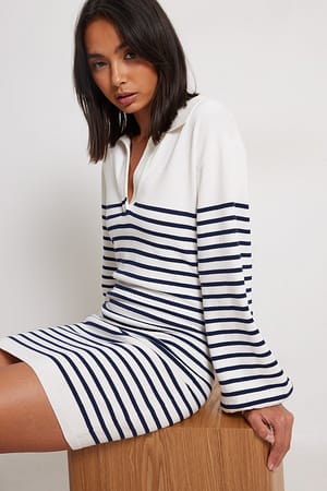 Navy Robe mi-longue en maille à rayures avec col