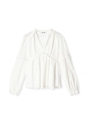 White Strukturert bluse med lange ermer og volanger