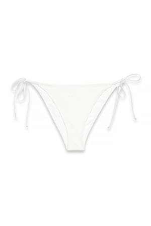 Offwhite strukturierter Bikini-Slip mit Schnürung